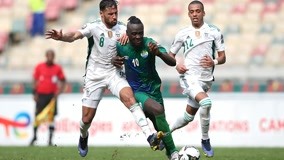 白科比？美媒对比里夫斯和科比前五个赛季数据，几乎一模一样（美媒对比里夫斯与科比生涯前五季数据：相似度惊人）