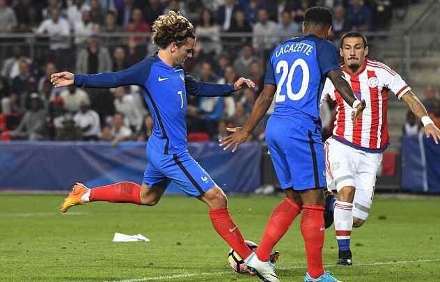 克雷莫内塞2-0莱切，博纳佐利建功，萨纳夫里亚锁定胜局（克雷莫内塞2比0完胜莱切：博纳佐利破门，萨纳夫里亚终结悬念）