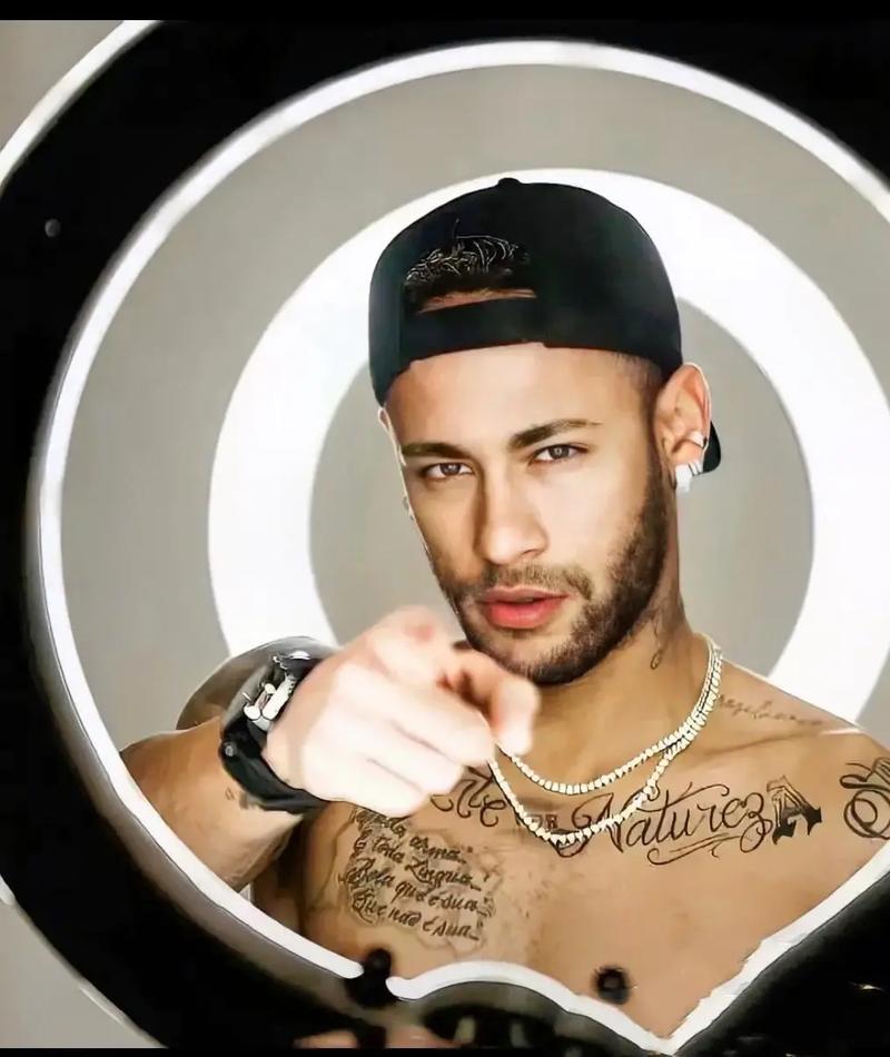 米体：罗马正式就齐尔克泽谈判，曼联要3500万欧强制买断条款（米体：罗马就齐尔克泽转会开启正式谈判，曼联坚持3500万欧强制买断条款）