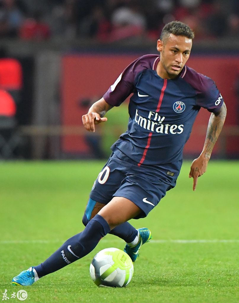 足球国足新一期集训名单公布，两名新人首次入选引热议（国足新一期集训大名单出炉，两名新人首度入选引发热议）