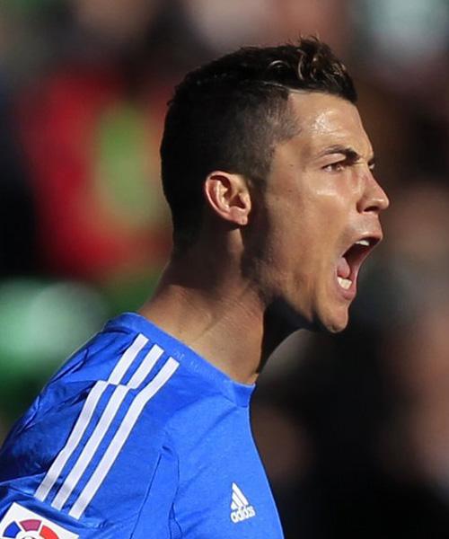 天空：埃弗顿考虑冬窗引进中锋，有意齐尔克泽和伊万-托尼